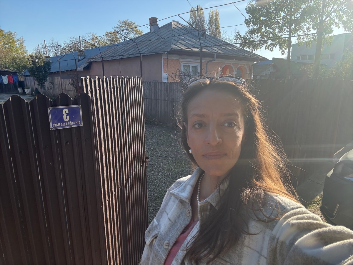 Poveștile bunicii se încheiau cu aceeași mărturisire: că se simte singură.  «Cum așa? Suntem noi cu tine, ai copii, ai nepoți.» Iar ea îmi răspundea: «Nu e despre asta. E o altfel de&nbsp;singurătate»